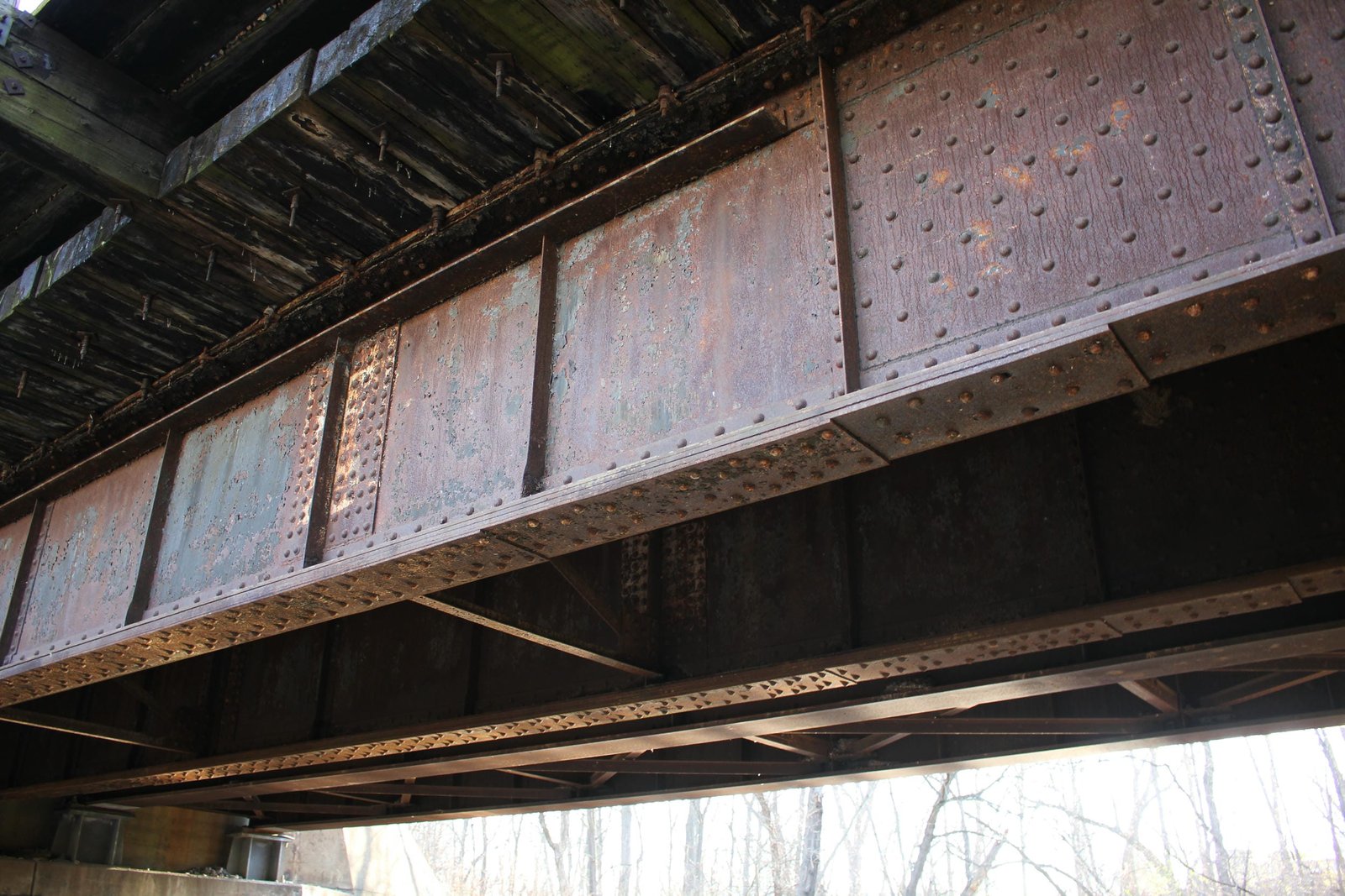 Girder detail, north track